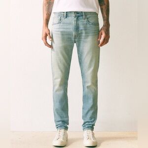 Like New Levi’s 512 Selvedge Slim Taper Fit Men’s Jeans Light Wash Size 31 x 30